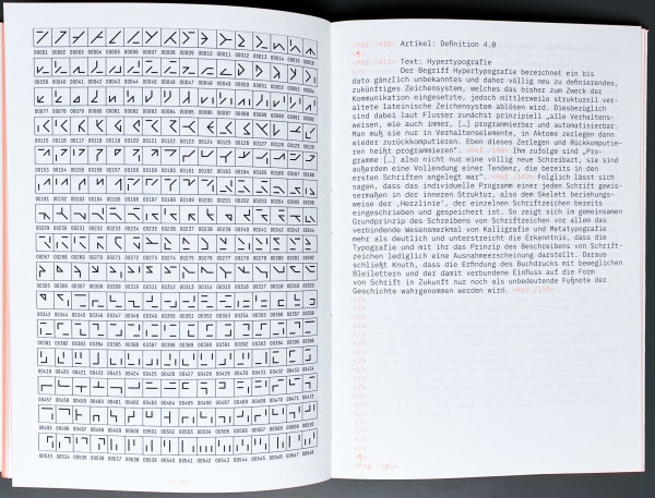 Buchdoppelseite. Auf der linken Seite eine Abbildung von Hypertools aus dem Jahr 1999 von Dimitri Bruni und Manuel Krebs der Designergruppe »Form«.